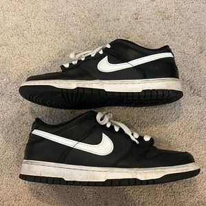 Nike Dunk - Black and White SZ Y7